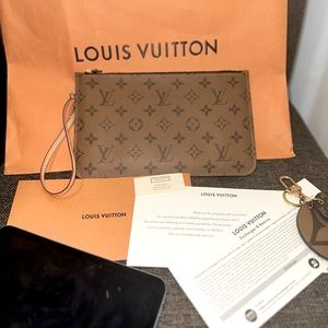 💎 Limited Edition Louis Vuitton Reverse Monogram Carry It Pochette
